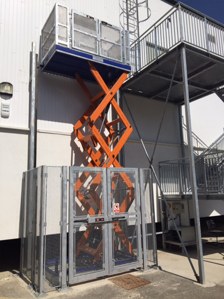 Goods lift in action